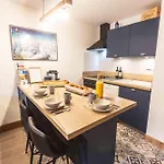 Le Rioumajou 2 - Grand T4 - Piscine - Centre St Lary 아파트